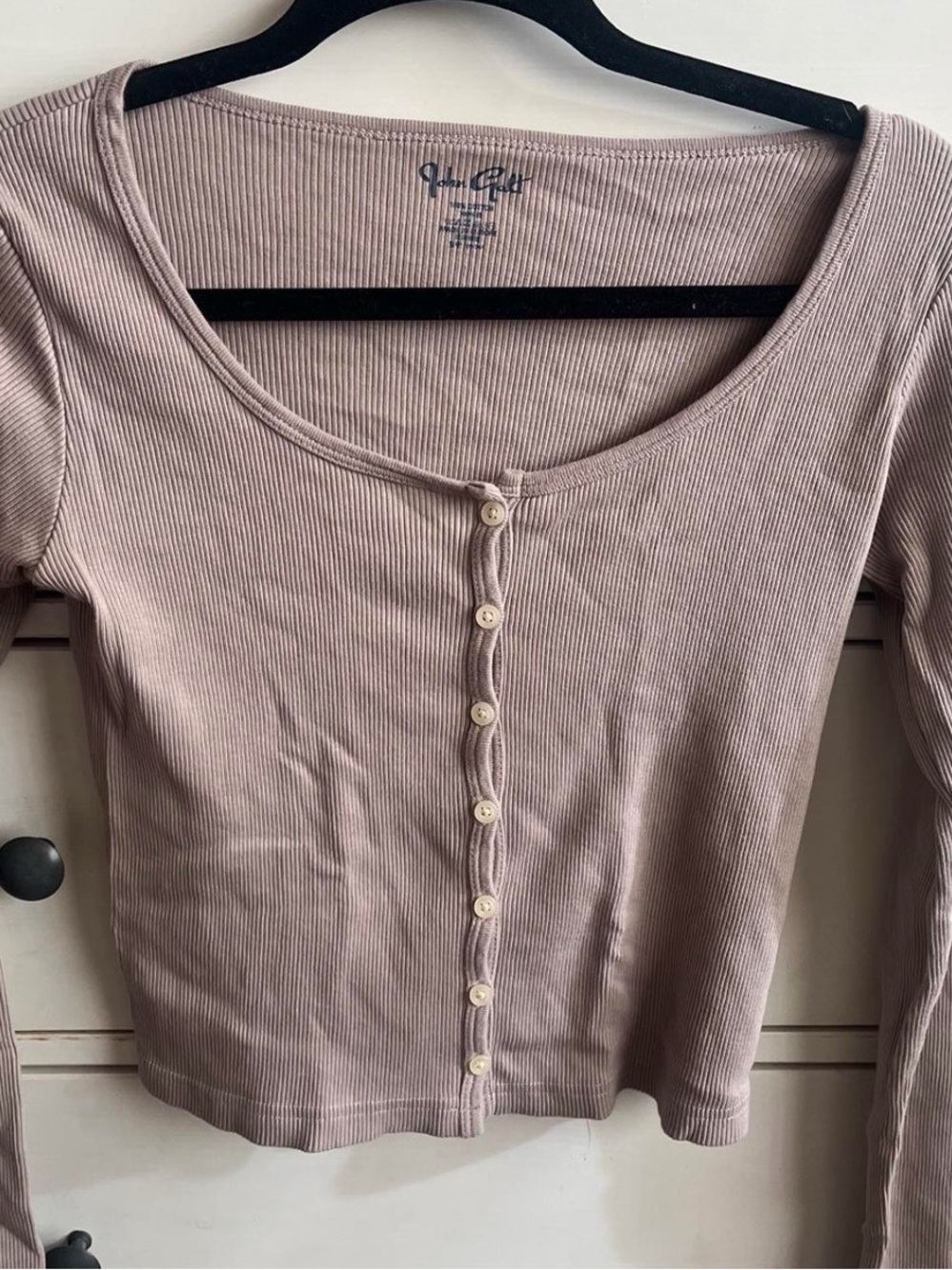 Scoop Neck Ribbed Button-Front Top in Mauve